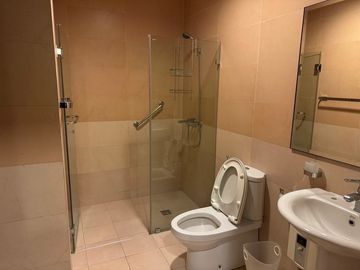 4 Bedroom unit in Tagaytay Highlands