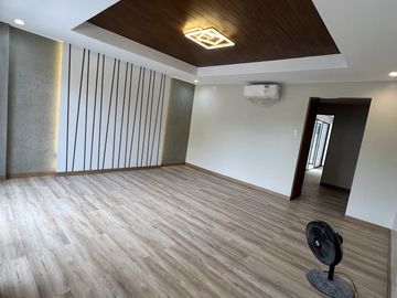 5 Bedroom Townhouse for Sale in Sta. Mesa Manila