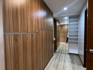 5 Bedroom Townhouse for Sale in Sta. Mesa Manila