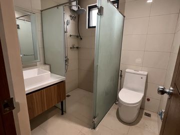 5 Bedroom Townhouse for Sale in Sta. Mesa Manila