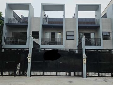 5 Bedroom Townhouse for Sale in Sta. Mesa Manila