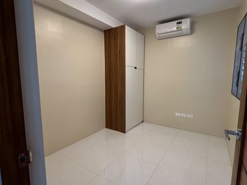 5 Bedroom Townhouse for Sale in Sta. Mesa Manila