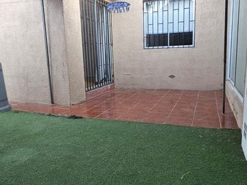 ACOGEDORA CASA FAMILIAR EN SECTOR PINAMAR