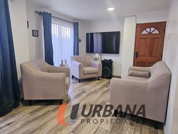 ACOGEDORA CASA FAMILIAR EN SECTOR PINAMAR