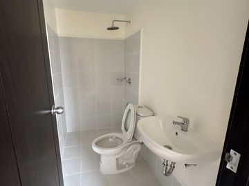 2 Bedroom For Sale RFO in Kasara Urban Resort Residences near Ortigas BGC Makati