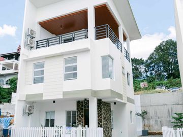 3 bedrooms unit with roof deck for sale in Antipolo City