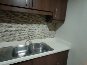 2 BEDROOM UNIT FOR SALE IN PADGETT PLACE LAHUG CEBU CITY