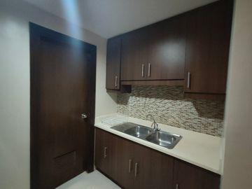 2 BEDROOM UNIT FOR SALE IN PADGETT PLACE LAHUG CEBU CITY