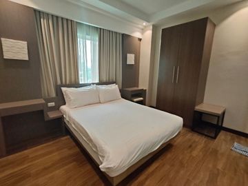 2 BEDROOM UNIT FOR SALE IN PADGETT PLACE LAHUG CEBU CITY
