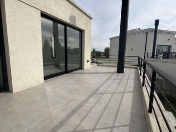 Casa en venta - Barrio Lagos de Canning
