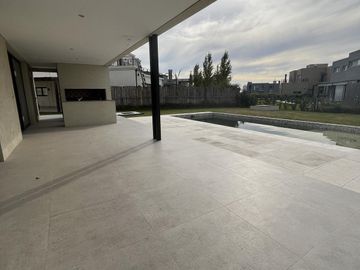 Casa en venta - Barrio Lagos de Canning