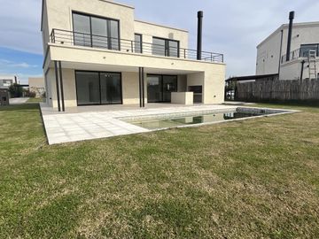 Casa en venta - Barrio Lagos de Canning