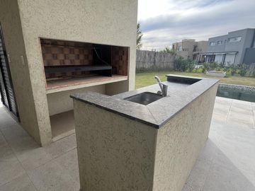 Casa en venta - Barrio Lagos de Canning