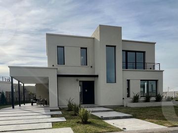 Casa en venta - Barrio Lagos de Canning