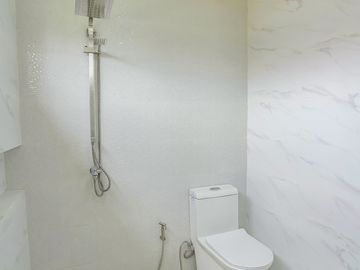 Modern Finishes on this 5BR House | Talisay