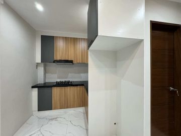 Live in Style in Northview Subd., QC– 3-Storey Townhouse with 5 AC Units -Keziah
