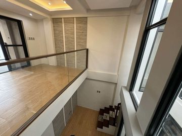 Live in Style in Northview Subd., QC– 3-Storey Townhouse with 5 AC Units -Keziah
