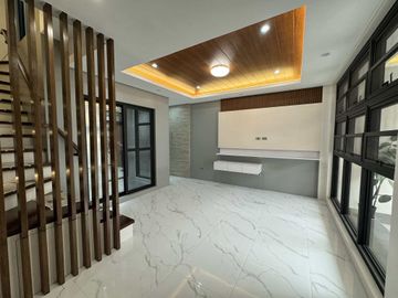 Live in Style in Northview Subd., QC– 3-Storey Townhouse with 5 AC Units -Keziah