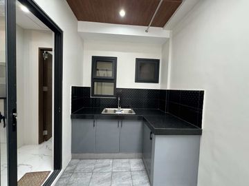 Live in Style in Northview Subd., QC– 3-Storey Townhouse with 5 AC Units -Keziah