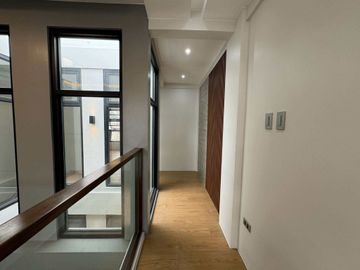 Live in Style in Northview Subd., QC– 3-Storey Townhouse with 5 AC Units -Keziah