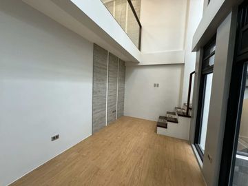 Live in Style in Northview Subd., QC– 3-Storey Townhouse with 5 AC Units -Keziah