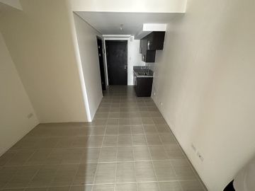 1 Bedroom w/ Balcony Rush Sale Rent to Own Condo in Pasig near BGC Eastwood NAIA