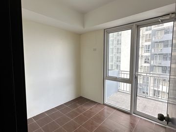 1 Bedroom w/ Balcony Rush Sale Rent to Own Condo in Pasig near BGC Eastwood NAIA