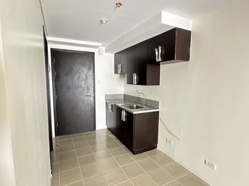 1 Bedroom w/ Balcony Rush Sale Rent to Own Condo in Pasig near BGC Eastwood NAIA