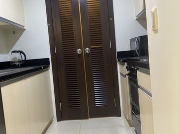 1 Bedroom with Parking in Kroma Tower, Legazpi Village, Makati City