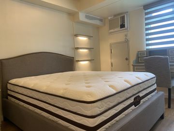 1 Bedroom with Parking in Kroma Tower, Legazpi Village, Makati City