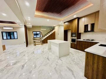 Airy Bright Contemporary House and Lot with Pool for Sale in Tagaytay City