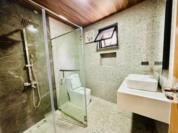 Airy Bright Contemporary House and Lot with Pool for Sale in Tagaytay City