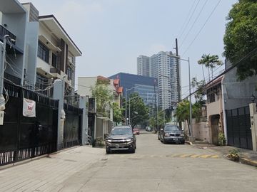 BRAND NEW 5 BEDROOM TOWNHOUSE FOR SALE IN STA. MESA MANILA