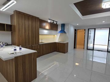 BRAND NEW 5 BEDROOM TOWNHOUSE FOR SALE IN STA. MESA MANILA