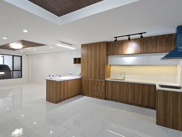 BRAND NEW 5 BEDROOM TOWNHOUSE FOR SALE IN STA. MESA MANILA