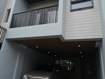 BRAND NEW 5 BEDROOM TOWNHOUSE FOR SALE IN STA. MESA MANILA