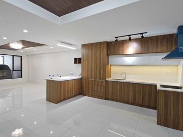 BRAND NEW 5 BEDROOM TOWNHOUSE FOR SALE IN STA. MESA MANILA