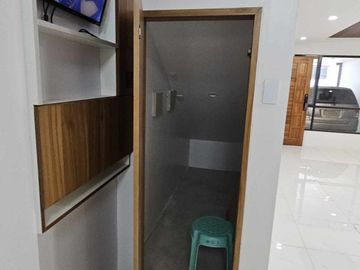 BRAND NEW 5 BEDROOM TOWNHOUSE FOR SALE IN STA. MESA MANILA