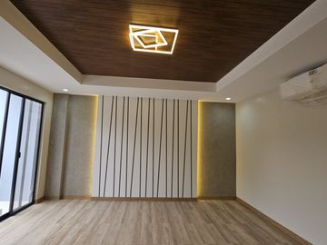BRAND NEW 5 BEDROOM TOWNHOUSE FOR SALE IN STA. MESA MANILA