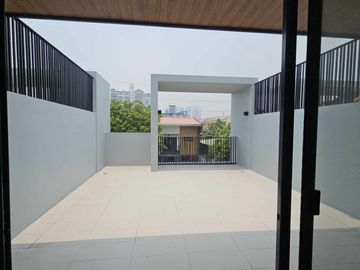 BRAND NEW 5 BEDROOM TOWNHOUSE FOR SALE IN STA. MESA MANILA