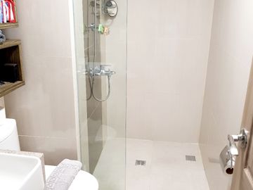 Fully Furnished 1-Bedroom Unit For Sale in Twinlakes Tagaytay, Laurel