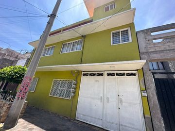 Edificio en venta con 4 departamentos  cerca del Zoológico Nezahualcóyotl