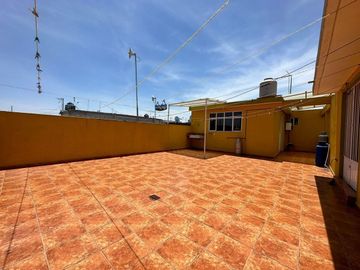 Edificio en venta con 4 departamentos  cerca del Zoológico Nezahualcóyotl