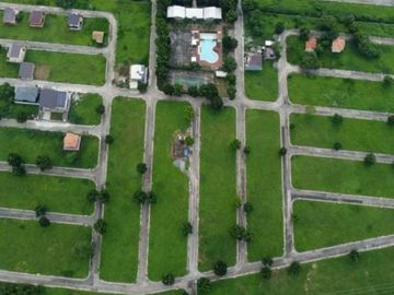 For Sale 3-BR, Single Detached,House And Lot In Saddle and Clubs Leisure Park