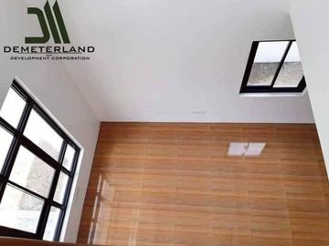 For Sale 3-BR, Single Detached,House And Lot In Saddle and Clubs Leisure Park