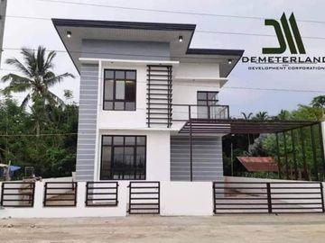 For Sale 3-BR, Single Detached,House And Lot In Saddle and Clubs Leisure Park