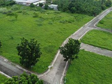 For Sale 3-BR, Single Detached,House And Lot In Saddle and Clubs Leisure Park