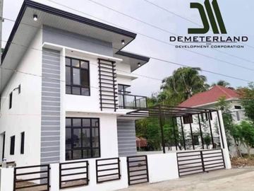 For Sale 3-BR, Single Detached,House And Lot In Saddle and Clubs Leisure Park
