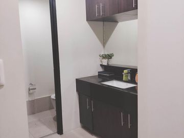Tagaytay Condo Unit for Sale in Medium-Rise Ayala-Built Low-Density Condo Dev.