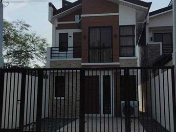 Duplex House For Sale Cresta Verde near Commonwealth, Quezon City - JoJo Obra